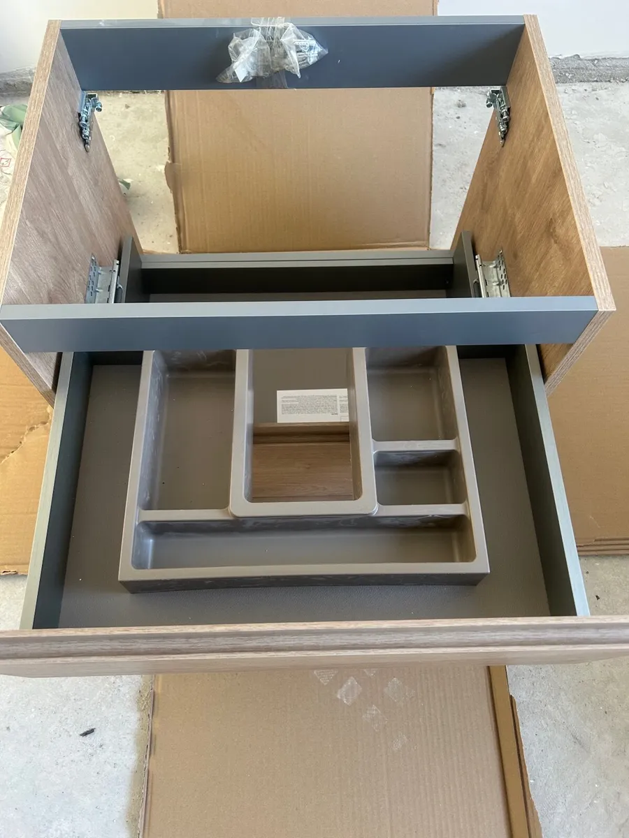 Bathroom units - Image 3