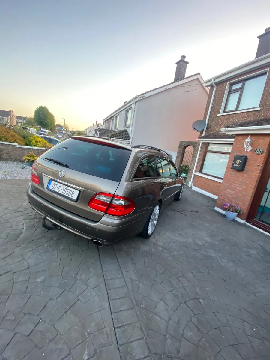 Mercedes e200 sport wagon - Image 4