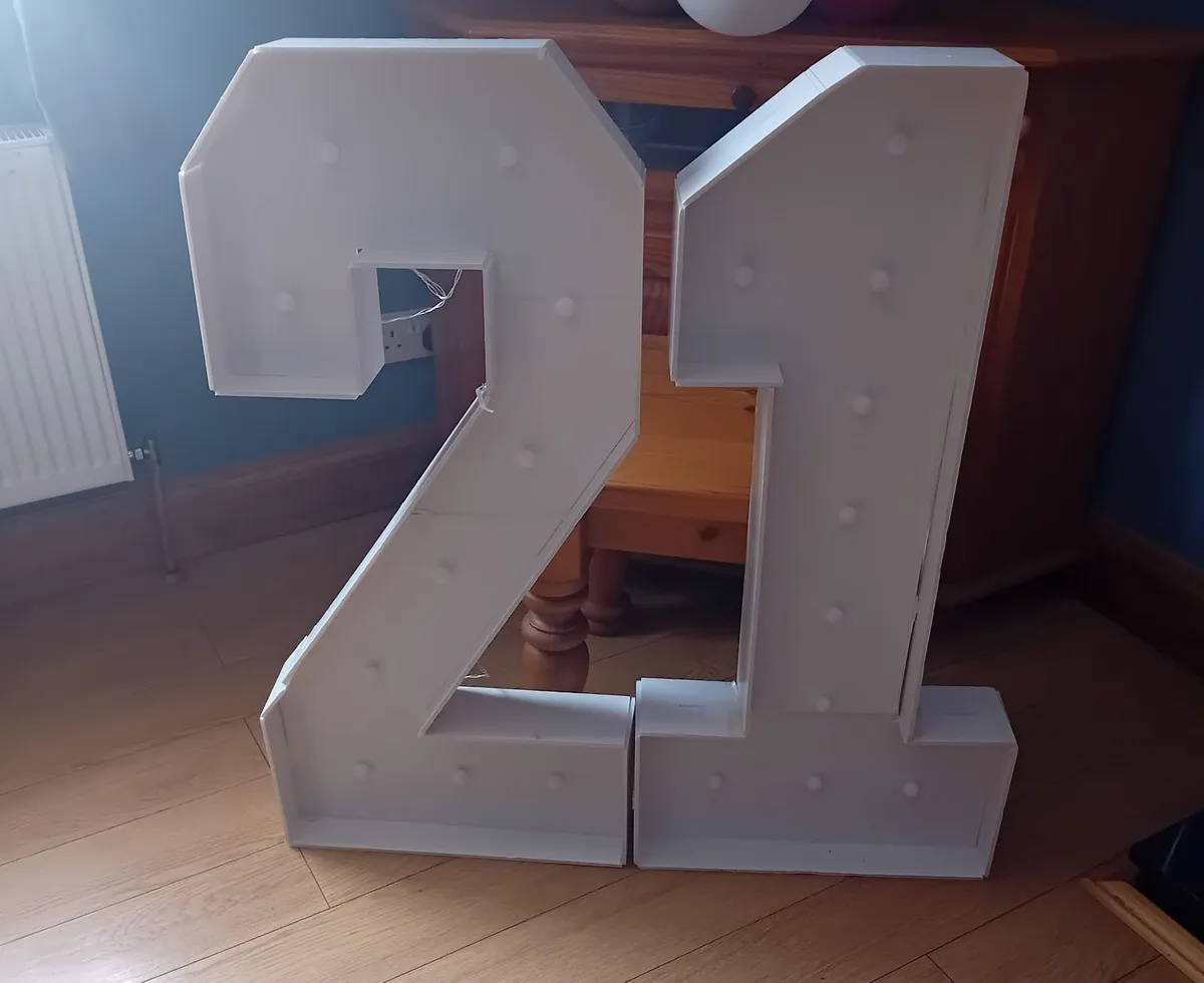 Decor - Image 1