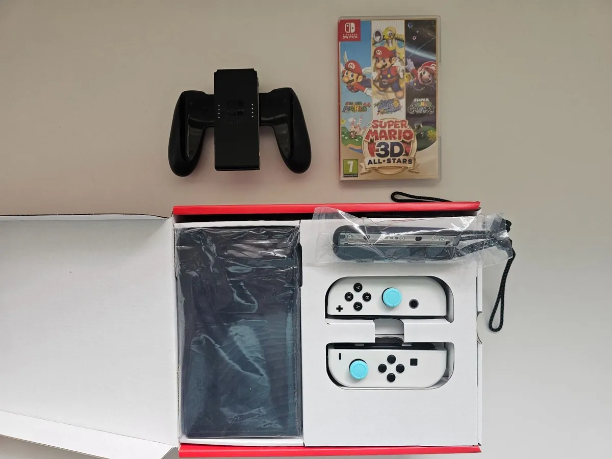 Nintendo Switch OLED - Image 3