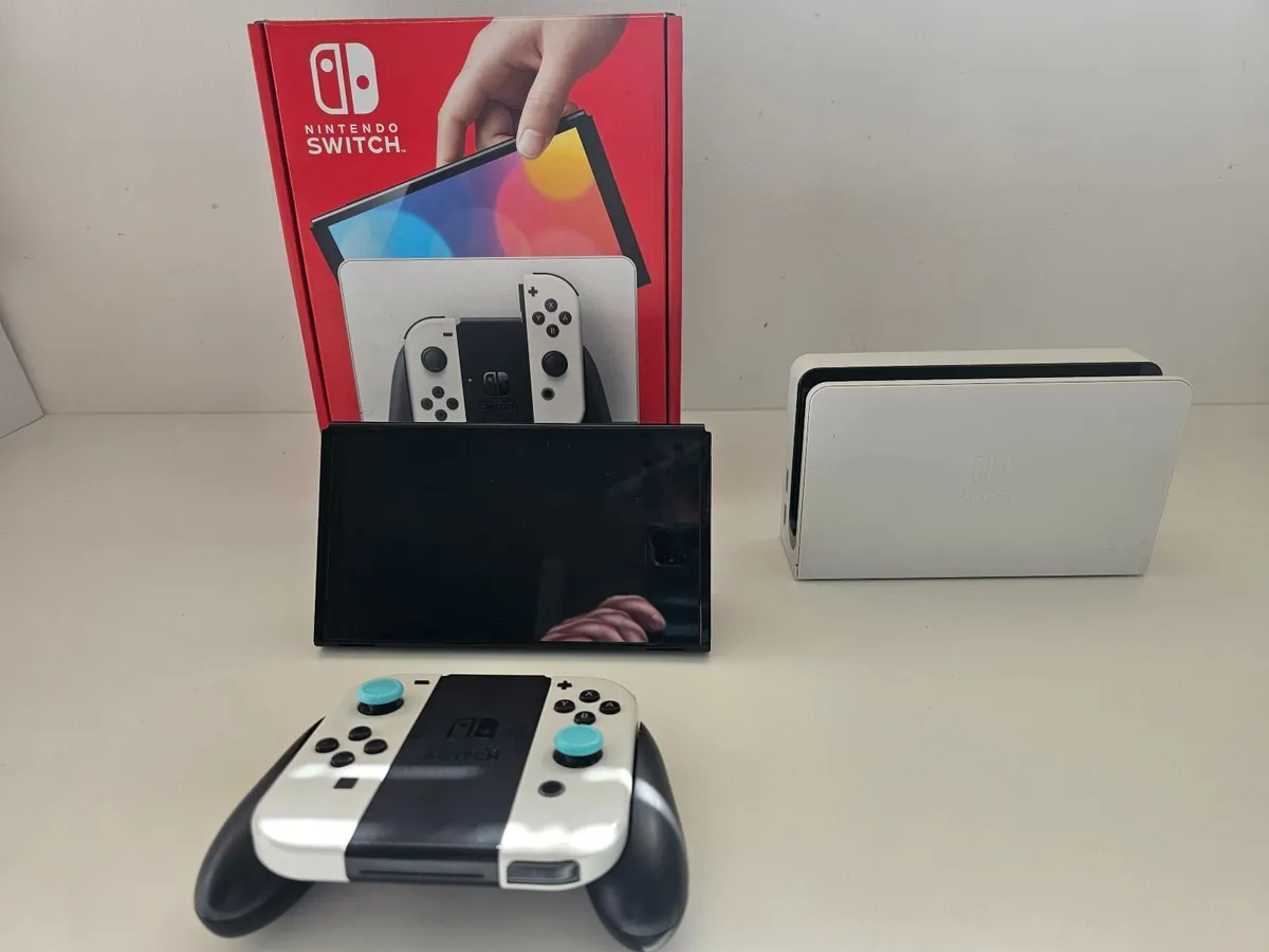 Nintendo Switch OLED - Image 4