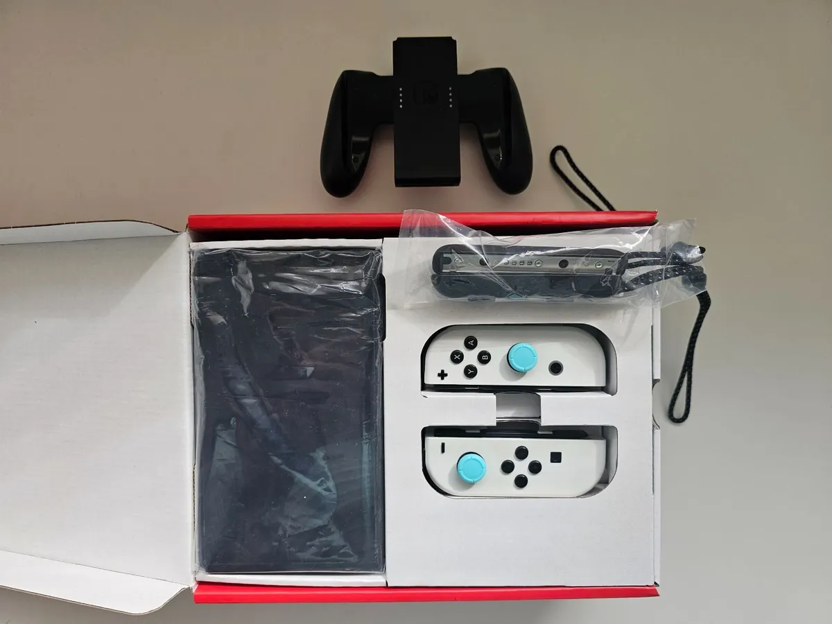 Nintendo Switch OLED - Image 1