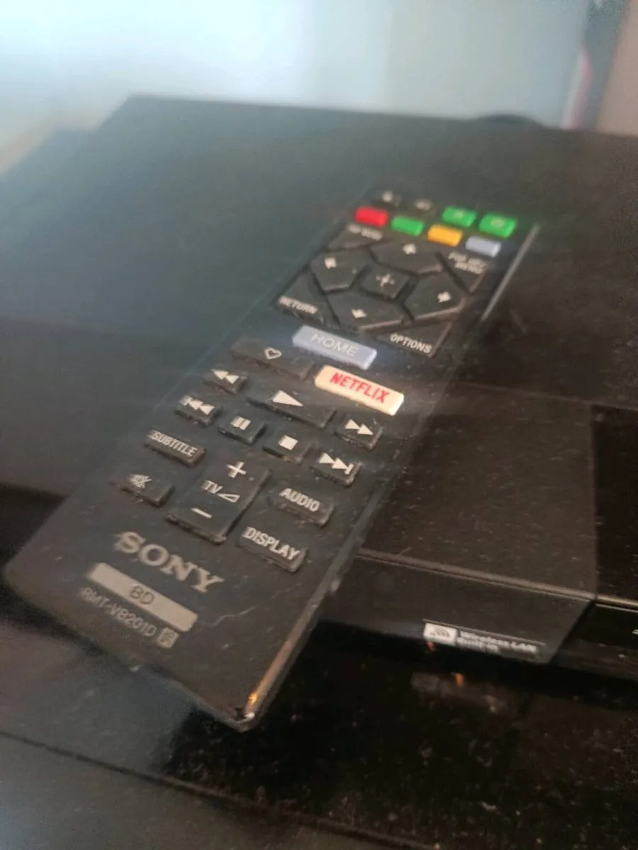 Sony dvd player and remote - Image 1