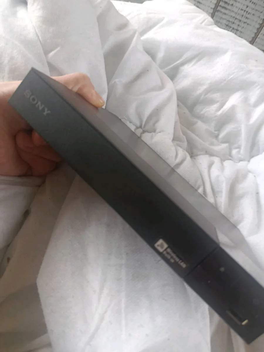 Sony dvd player and remote - Image 2