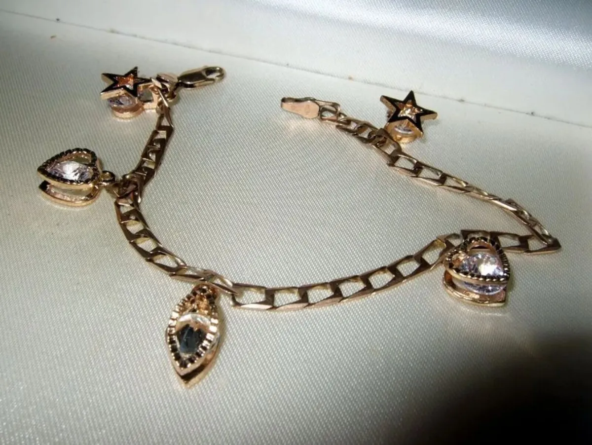Vintage 9ct Gold Charm Bracelet - Image 1