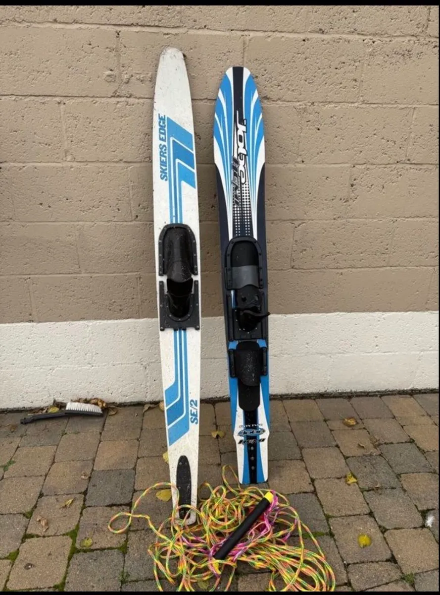 Waterskis X 2 with ski rope - Image 1