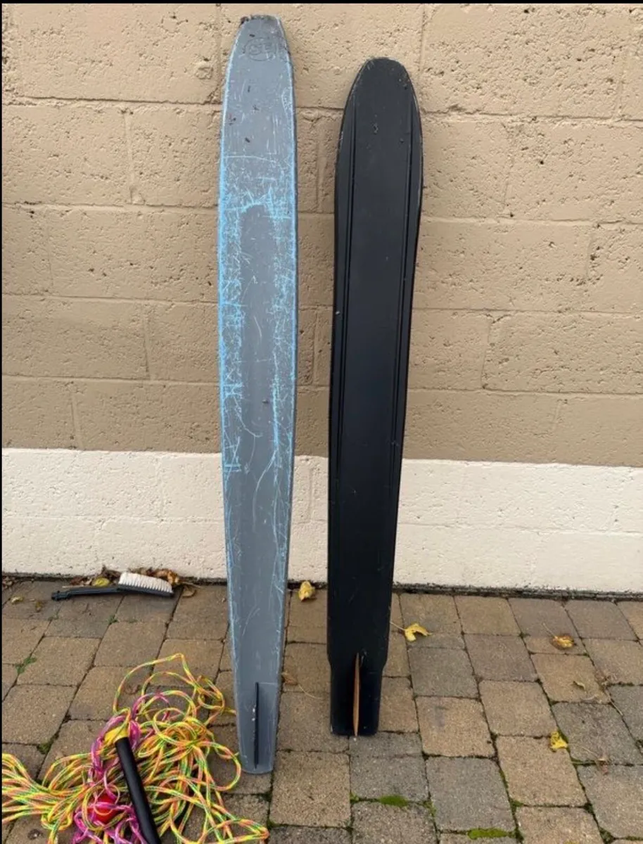 Waterskis X 2 with ski rope - Image 2