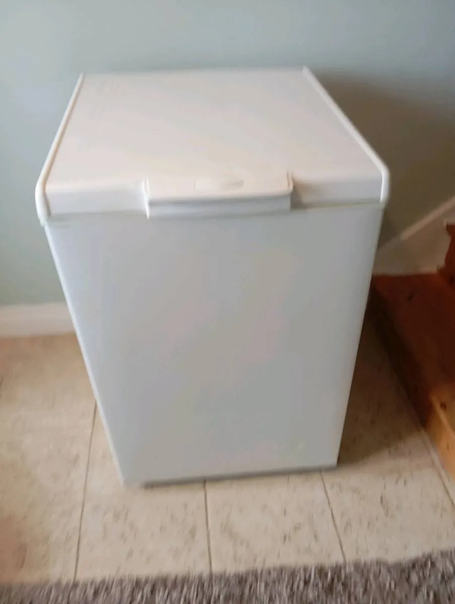 Whirlpool chest freezer - Image 1