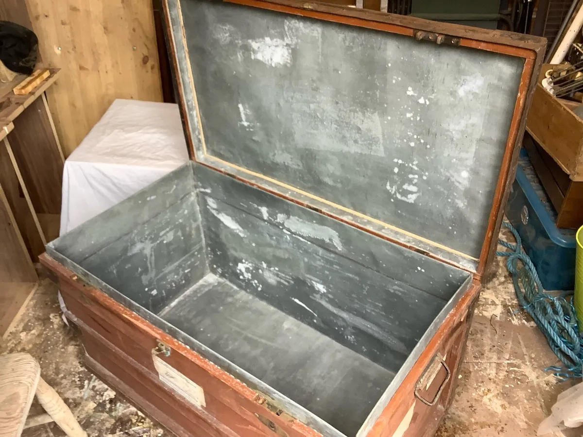 Antique chest - Image 2