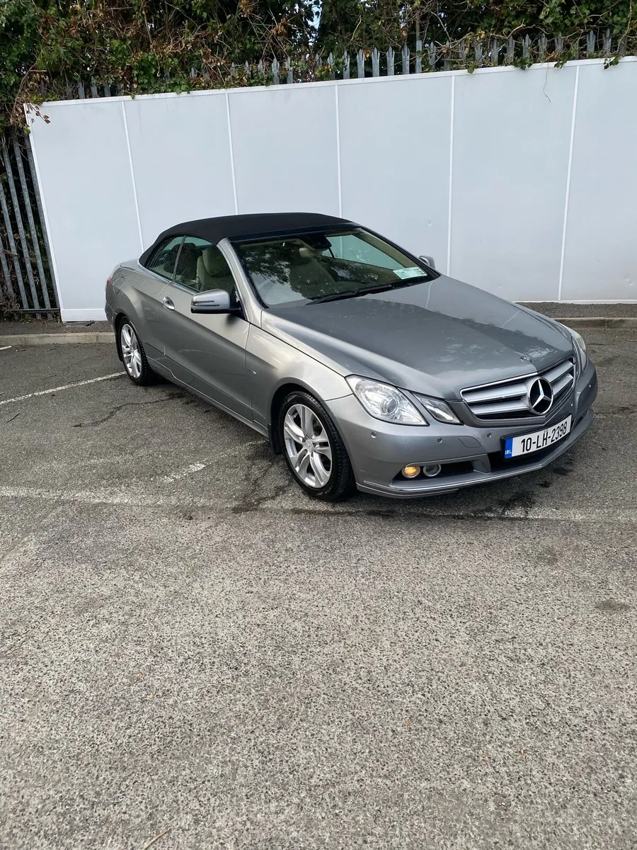 Mercedes E 220  Convertible - Image 1
