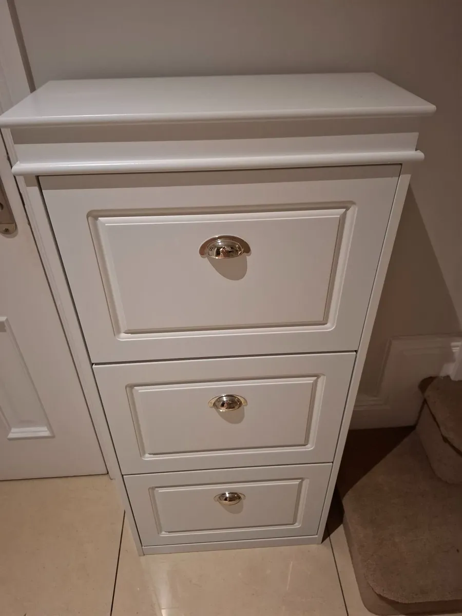 Shoes cabinet - Image 1