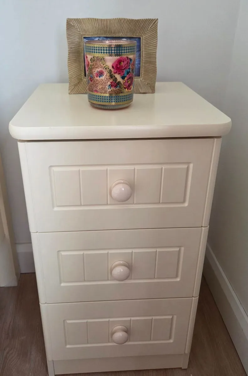Bedroom Furniture Set - Image 1