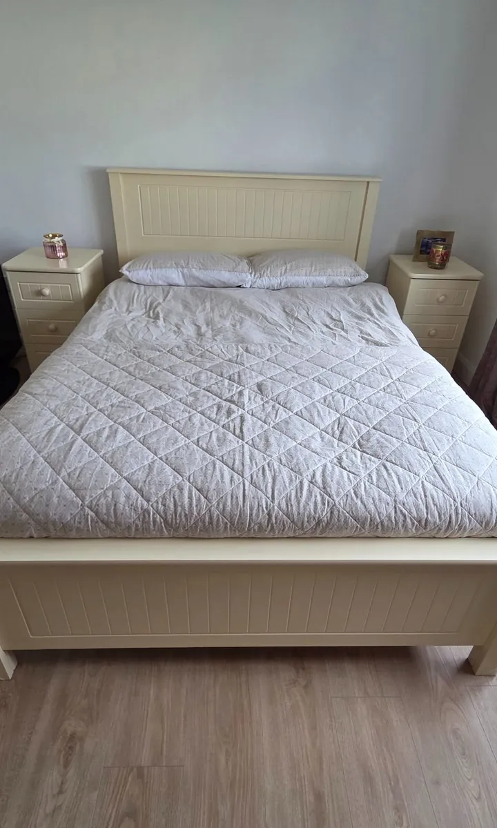 Bedroom Furniture Set - Image 2