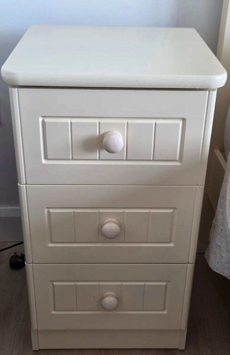 Bedroom Furniture Set - Image 4