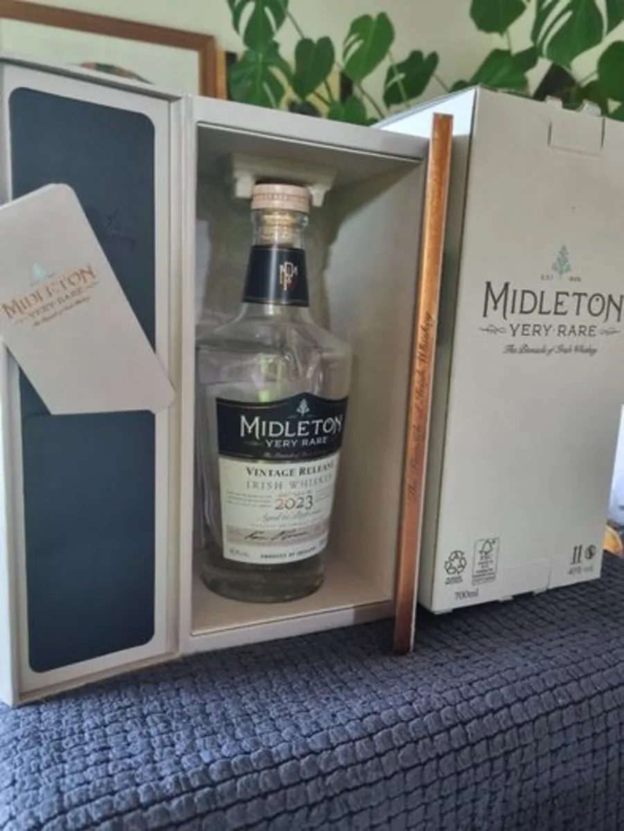 Midleton Very Rare Vintage Release 2023 - Image 3