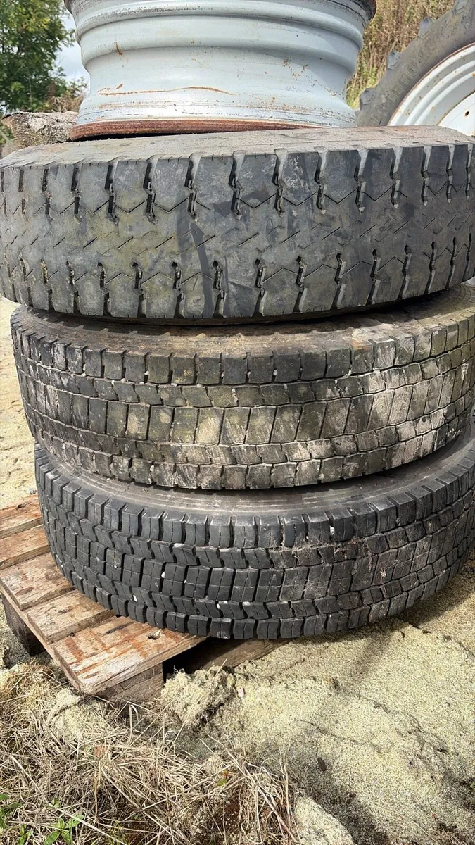 Lorry wheels - Image 1