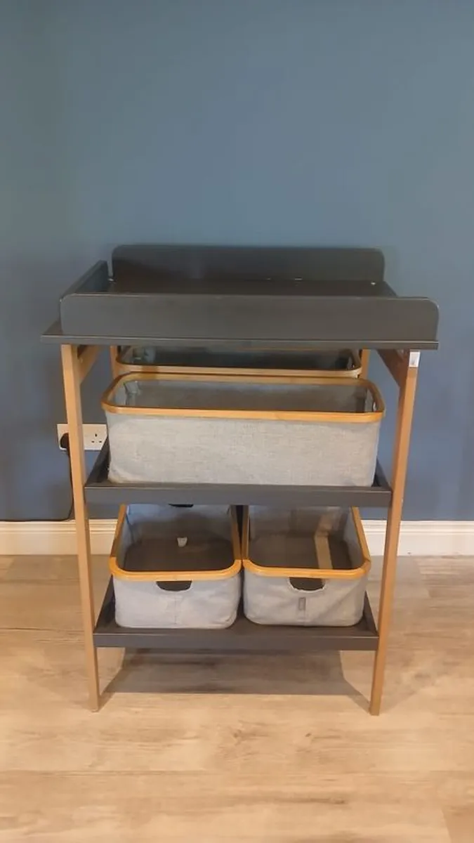 Quax Changing Table & Storage Baskets - Image 1