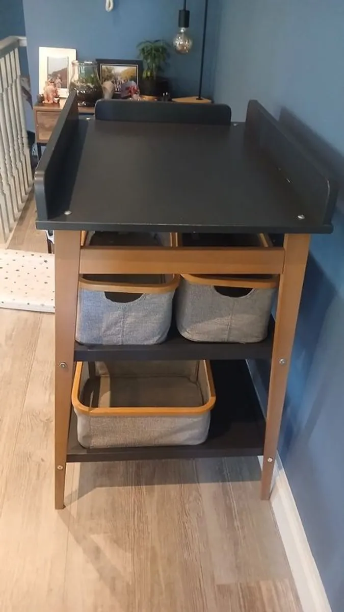 Quax Changing Table & Storage Baskets - Image 2