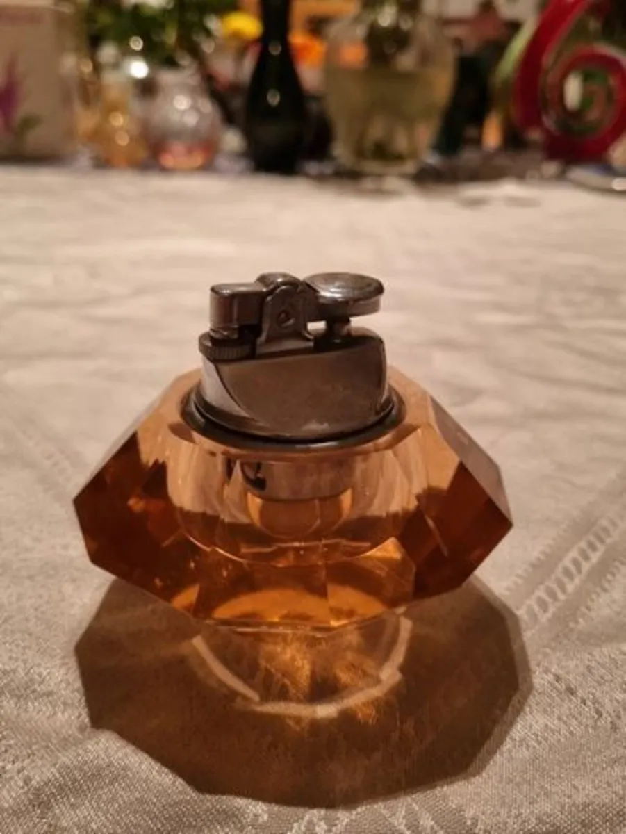 Vintage Japanese Lighter - Image 3