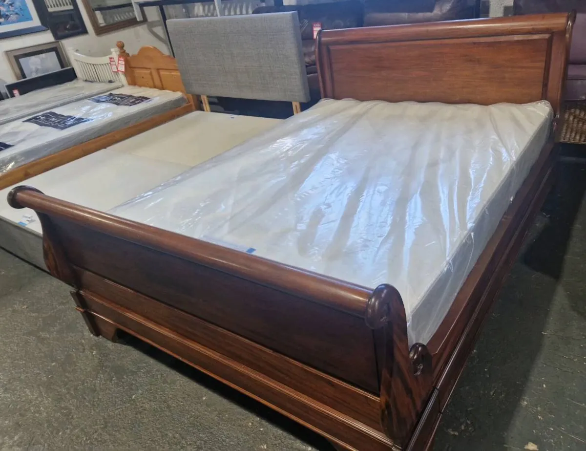Beautiful solid mahogany sleigh bed - Image 3