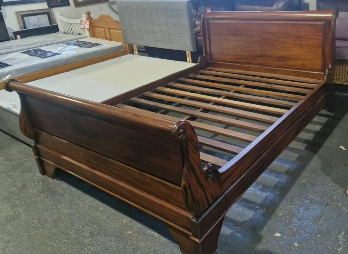 Beautiful solid mahogany sleigh bed - Image 1
