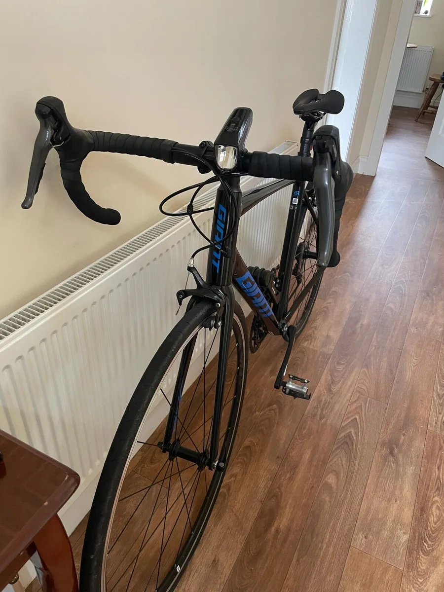 Giant contend 2 - bike like new - Image 2