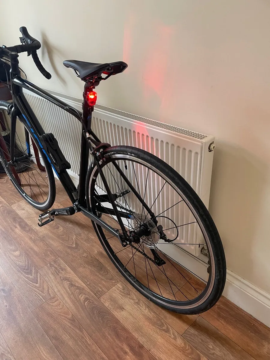 Giant contend 2 - bike like new - Image 3