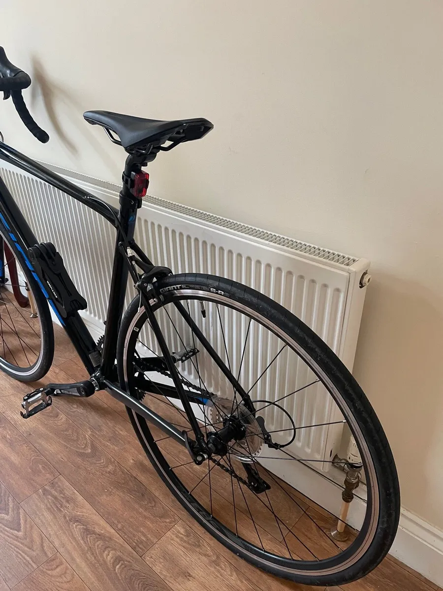 Giant contend 2 - bike like new - Image 4