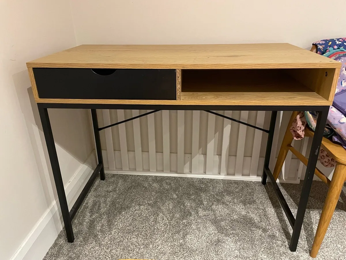 Office desk - Image 1