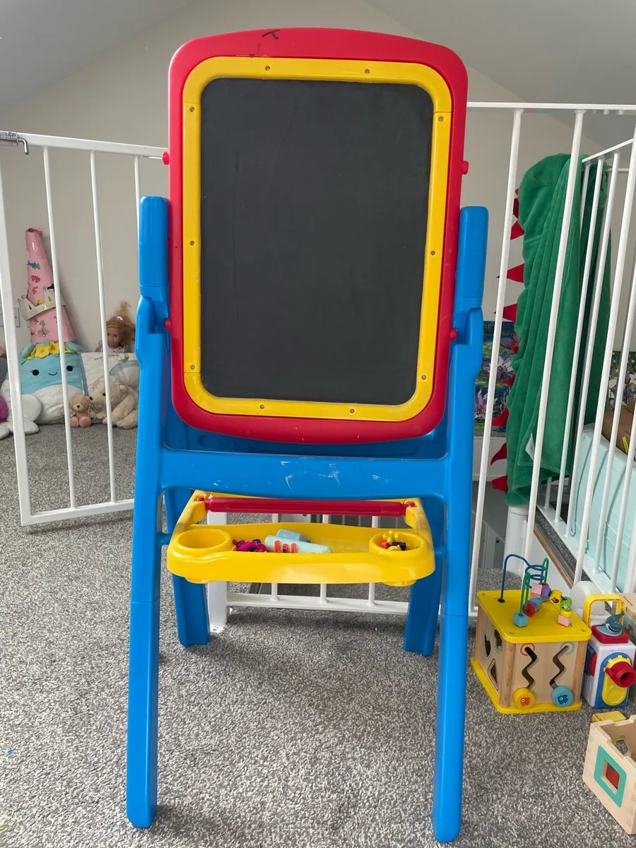 Crayola Easel - Image 1