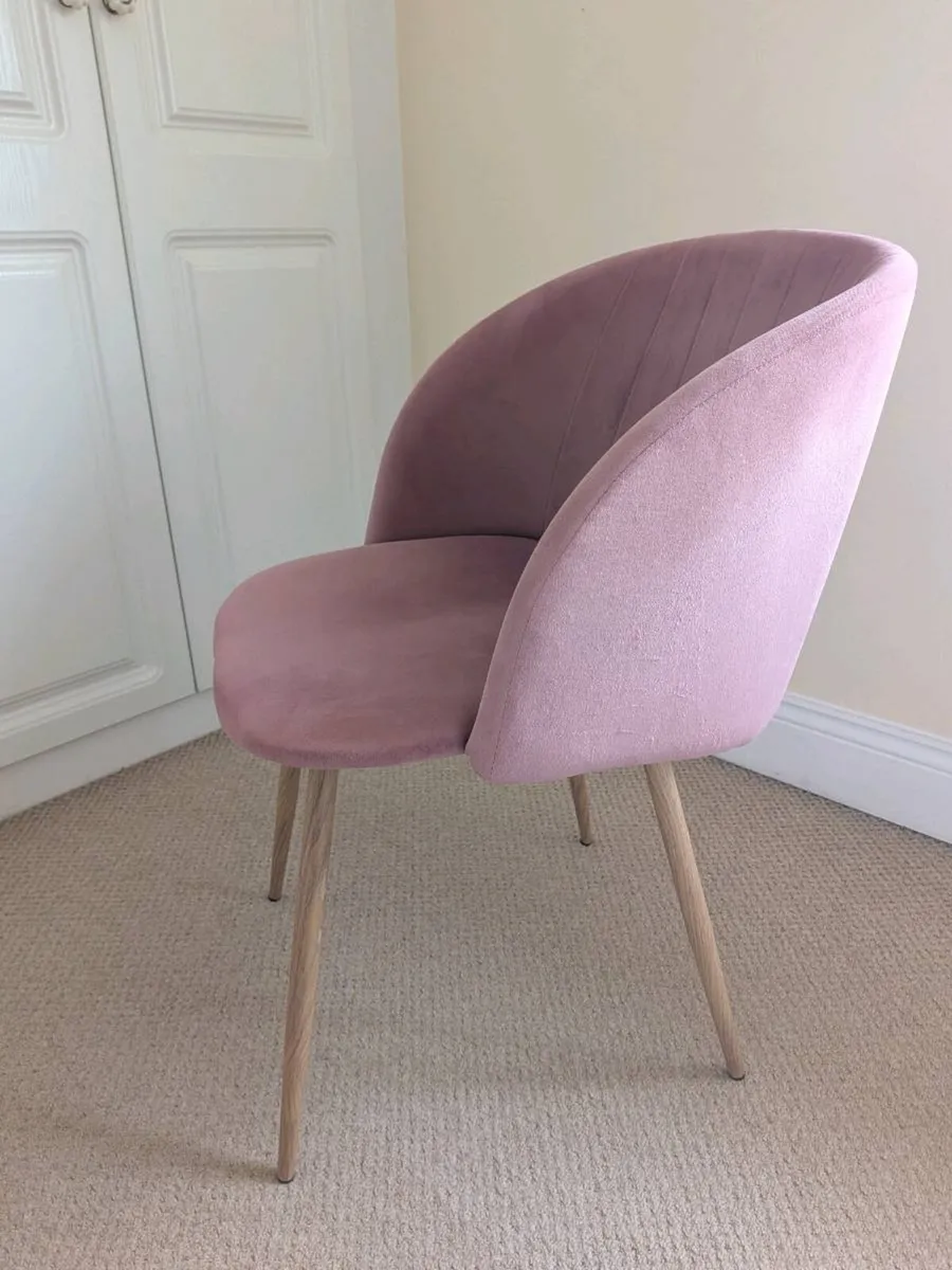 Pink chair - Image 2