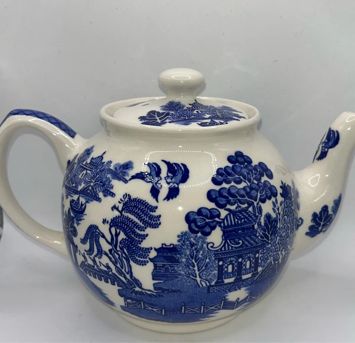 Vintage Willow Tea Pot by Sadler England - Image 4