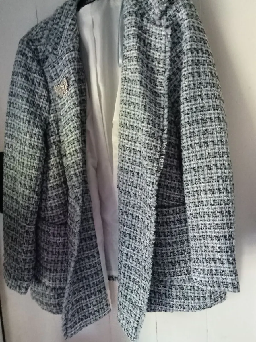 Beautiful dunnes store blue blazer size 18 - Image 1