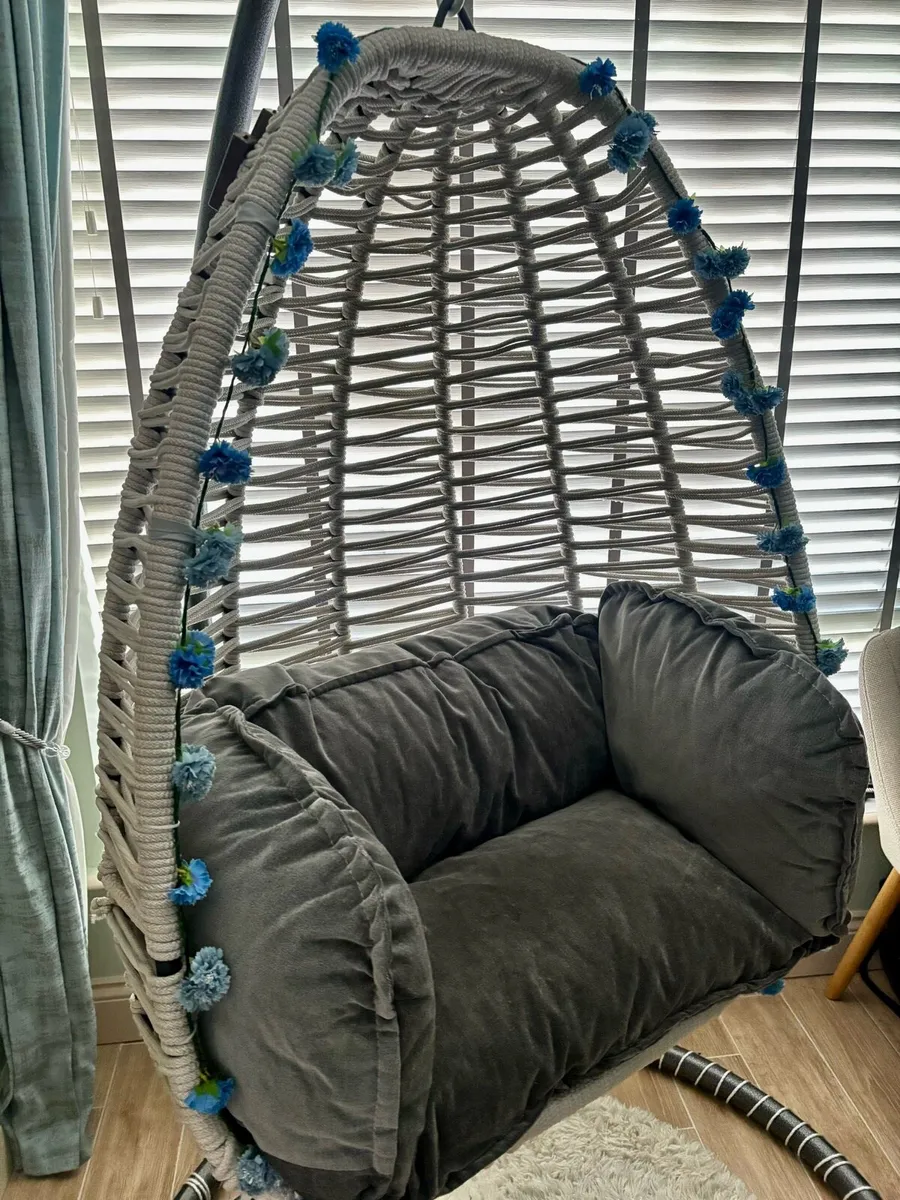 Hanging egg chair - Image 2