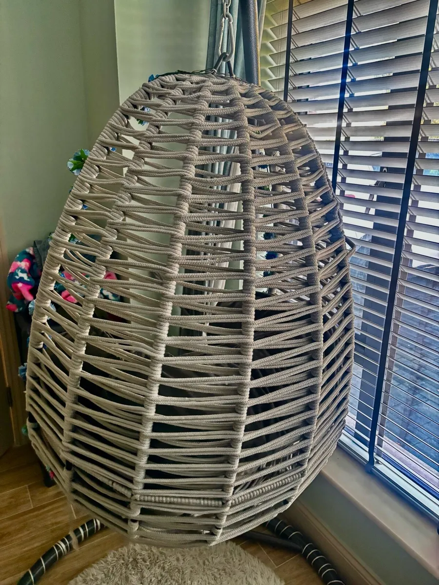 Hanging egg chair - Image 3