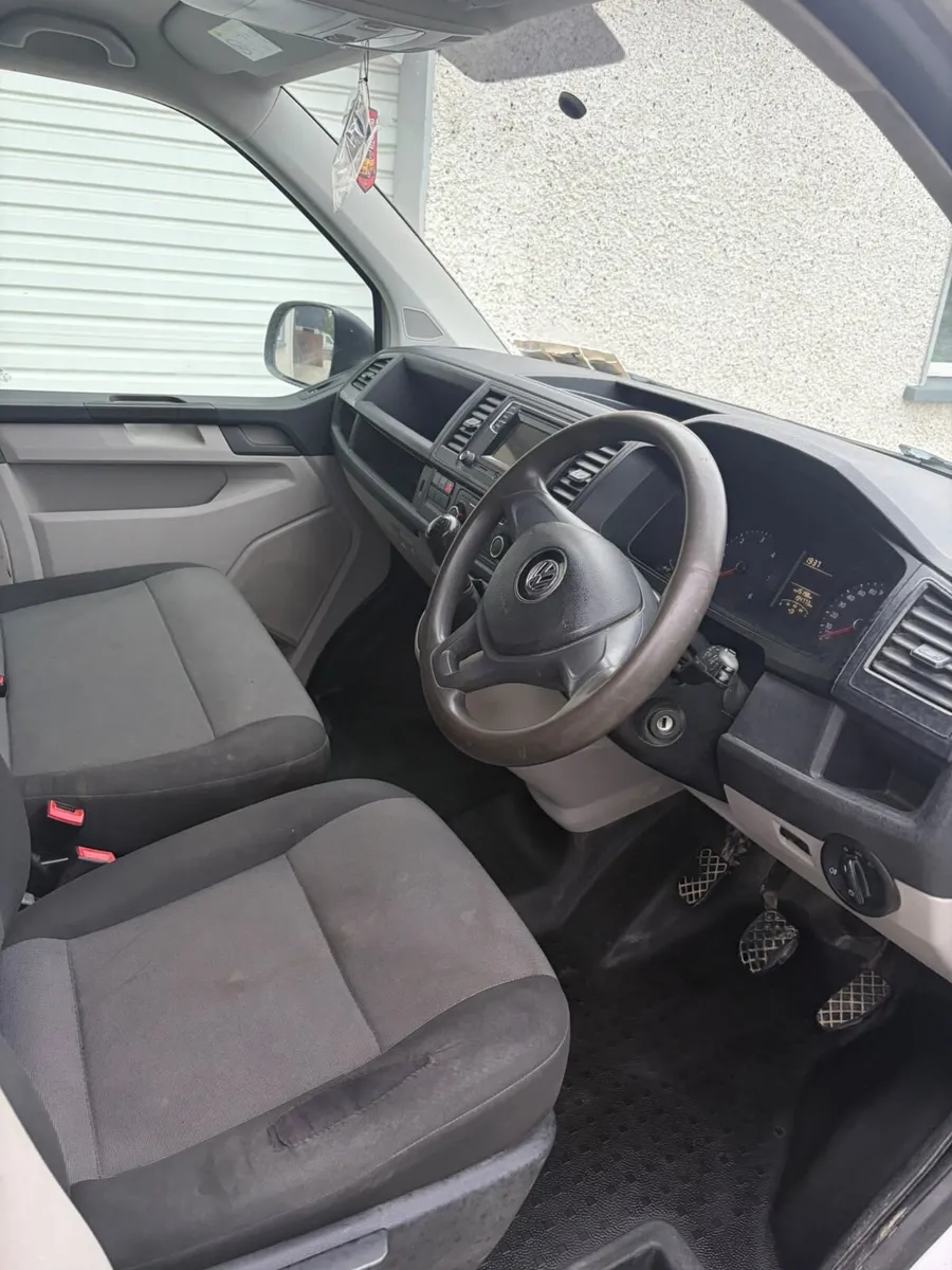 Volkswagen Transporter - Image 4