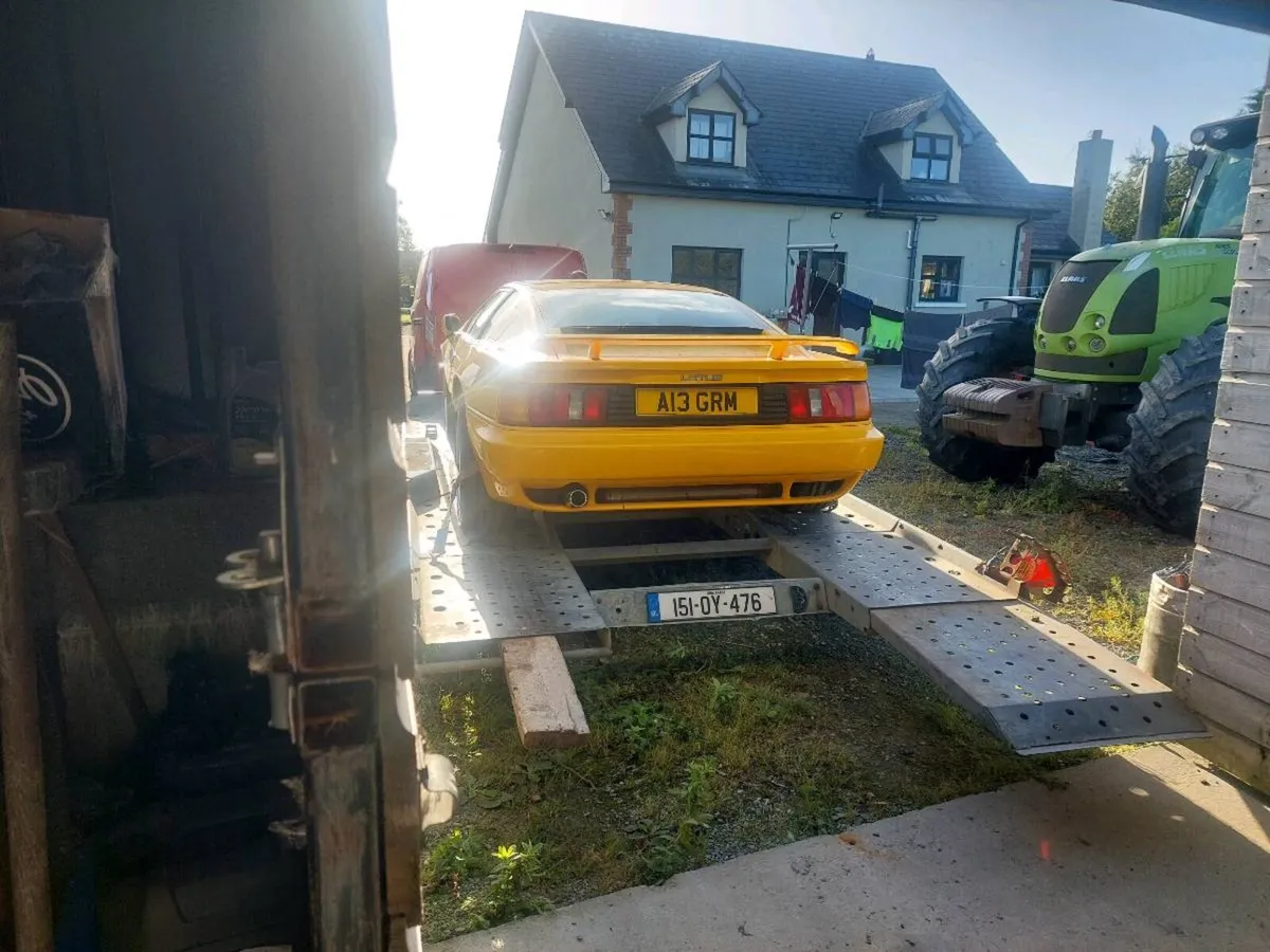 Lotus Esprit Turbo - Image 2