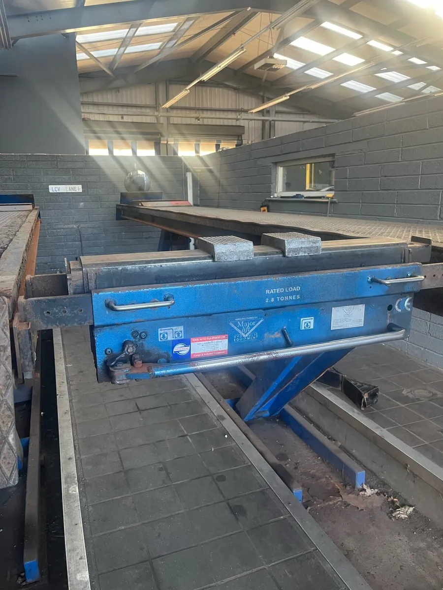 4 post lift - Image 3