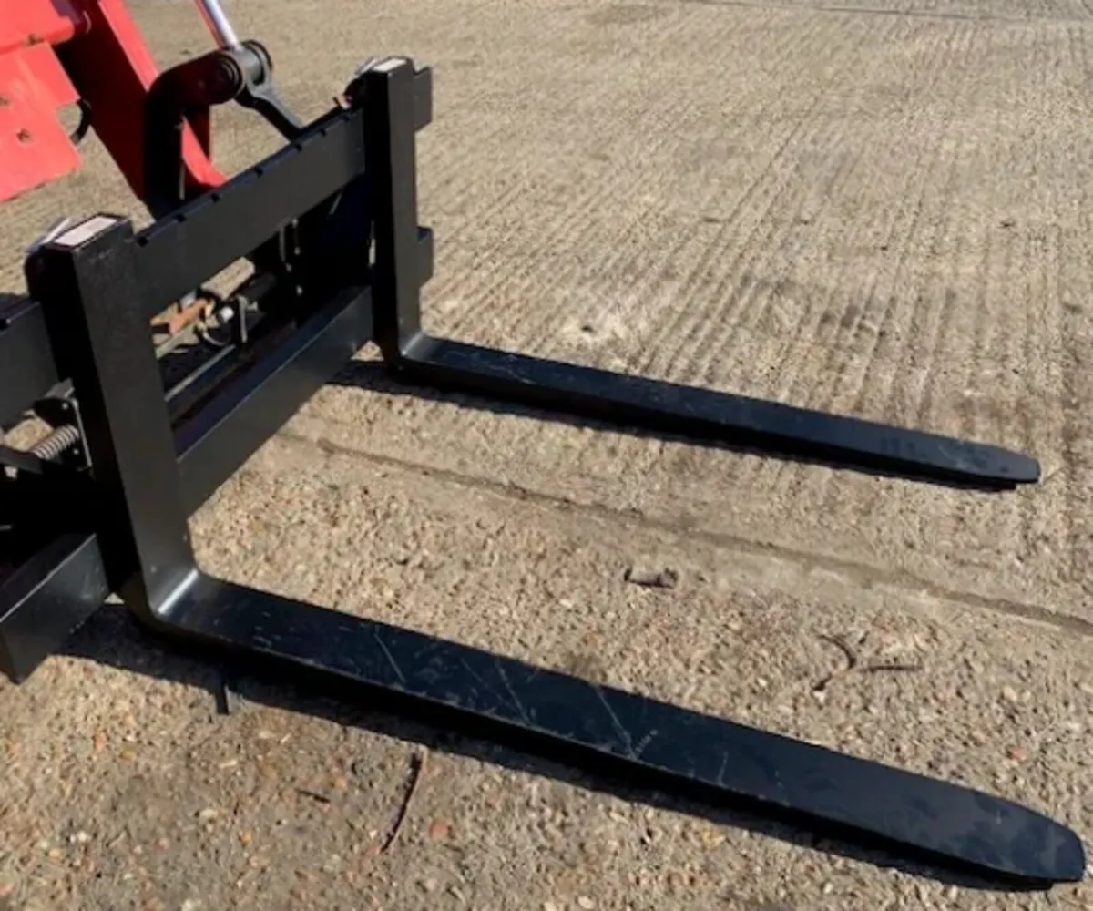 New HD Pallet Forks 2500KG - Image 2