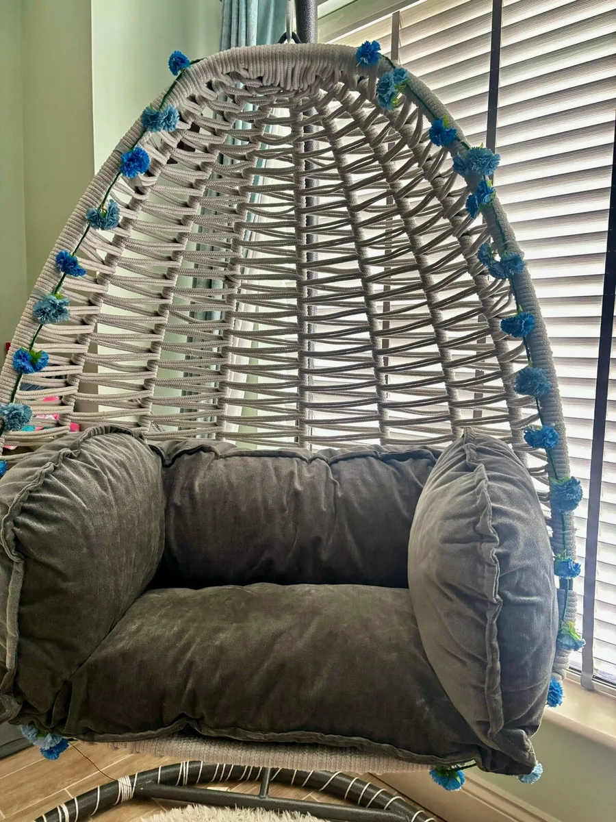 Hanging egg chair - Image 4