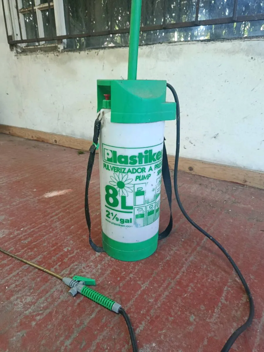 Pressurised sprayer 8ltr - Image 2