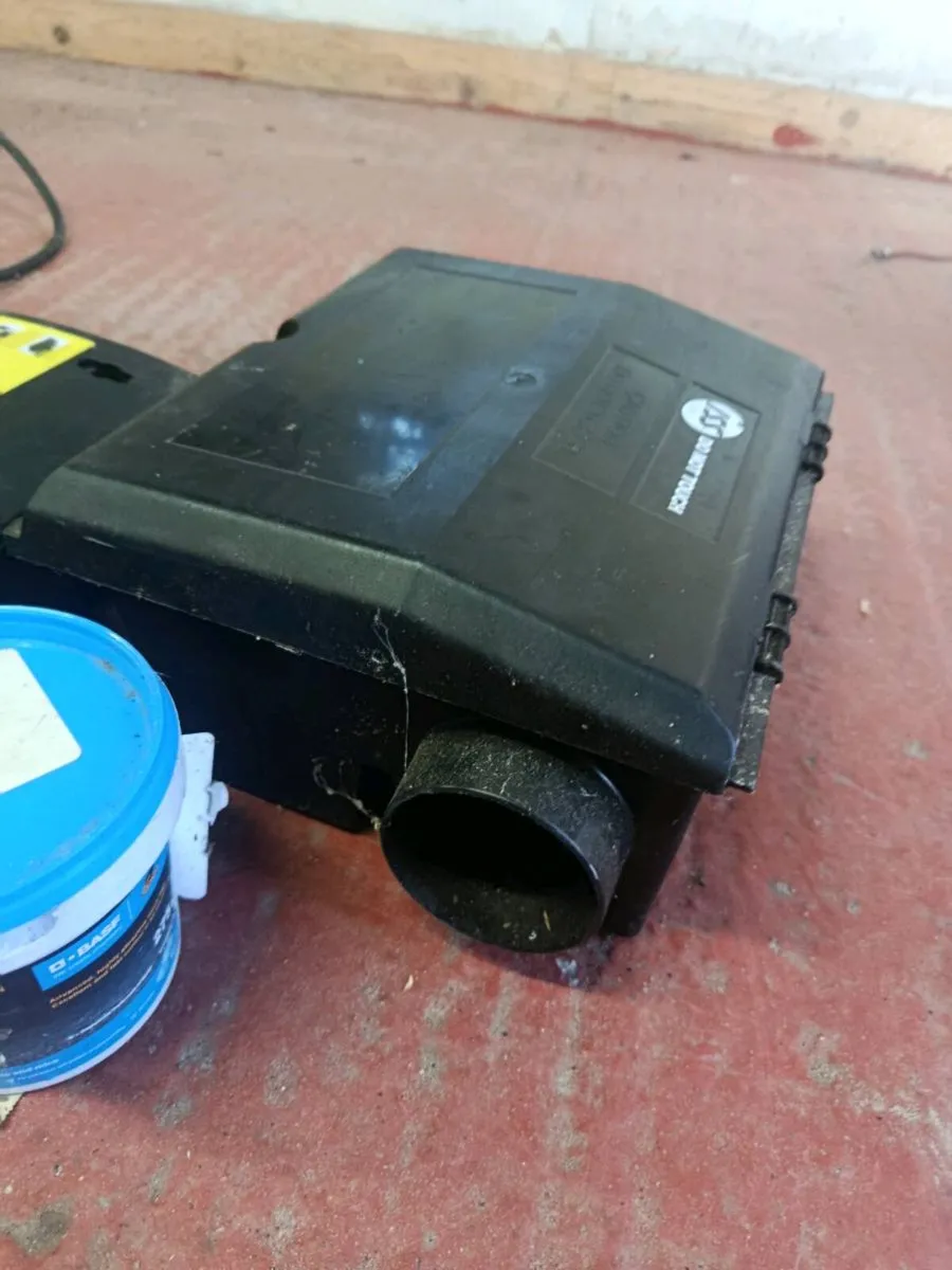 2 rat bait stations & poison (never used) - Image 2