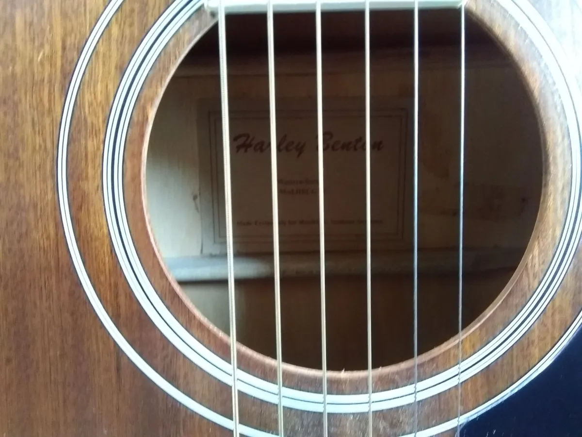Guitar - Image 4