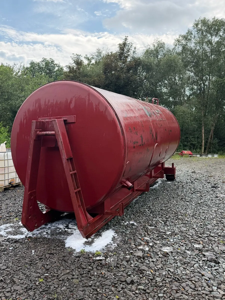 RORO 4500 gallon tanker / compactor skip - Image 1
