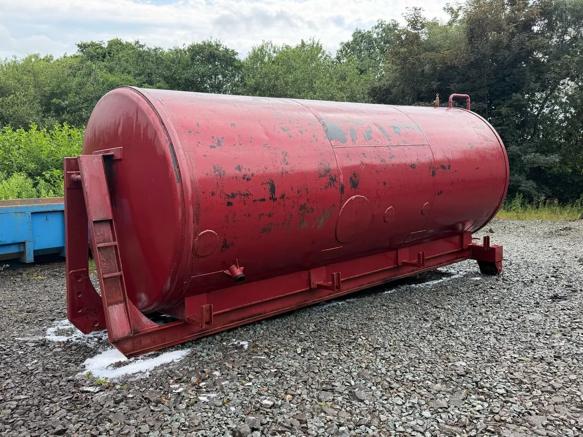 RORO 4500 gallon tanker / compactor skip - Image 2
