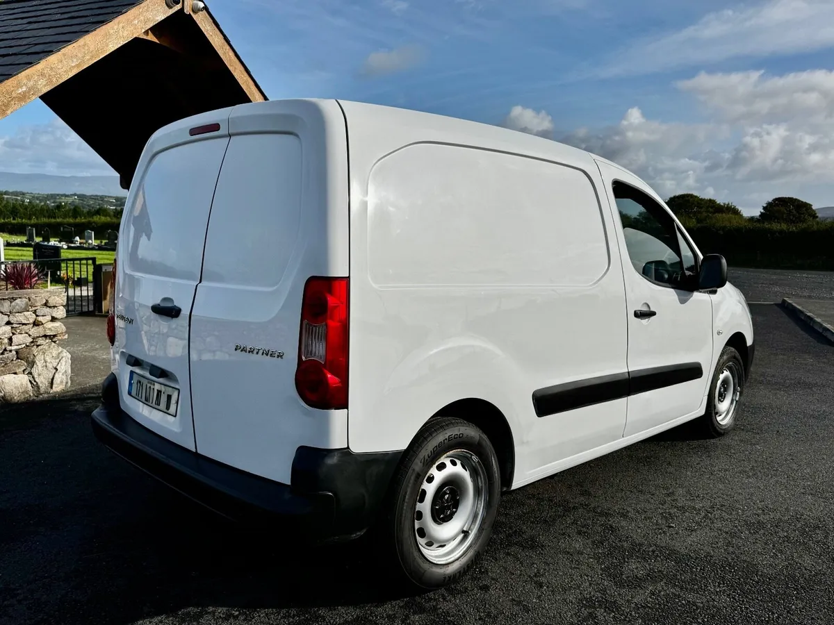 Peugeot Partner 1.6HDI 3 seater 2017 *New Doe* - Image 2