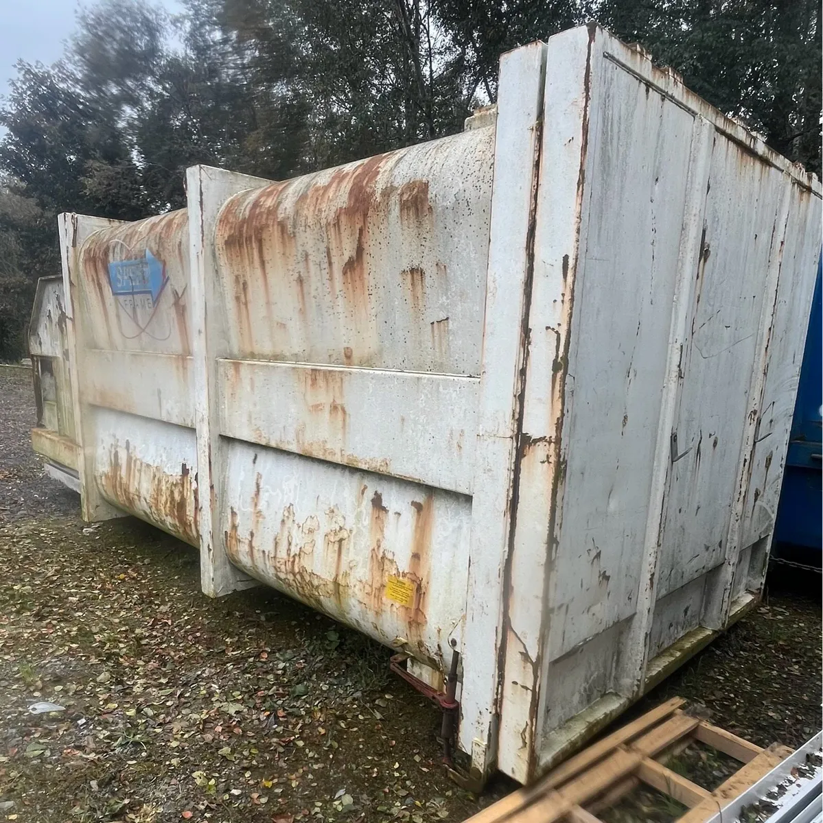 RORO 4500 gallon tanker / compactor skip - Image 4