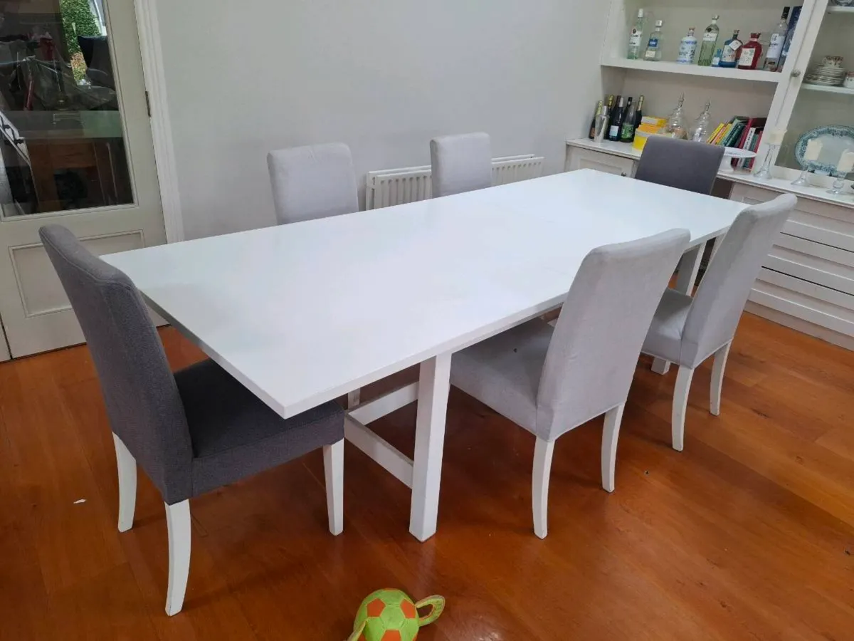 Dining table and chairs - Image 1