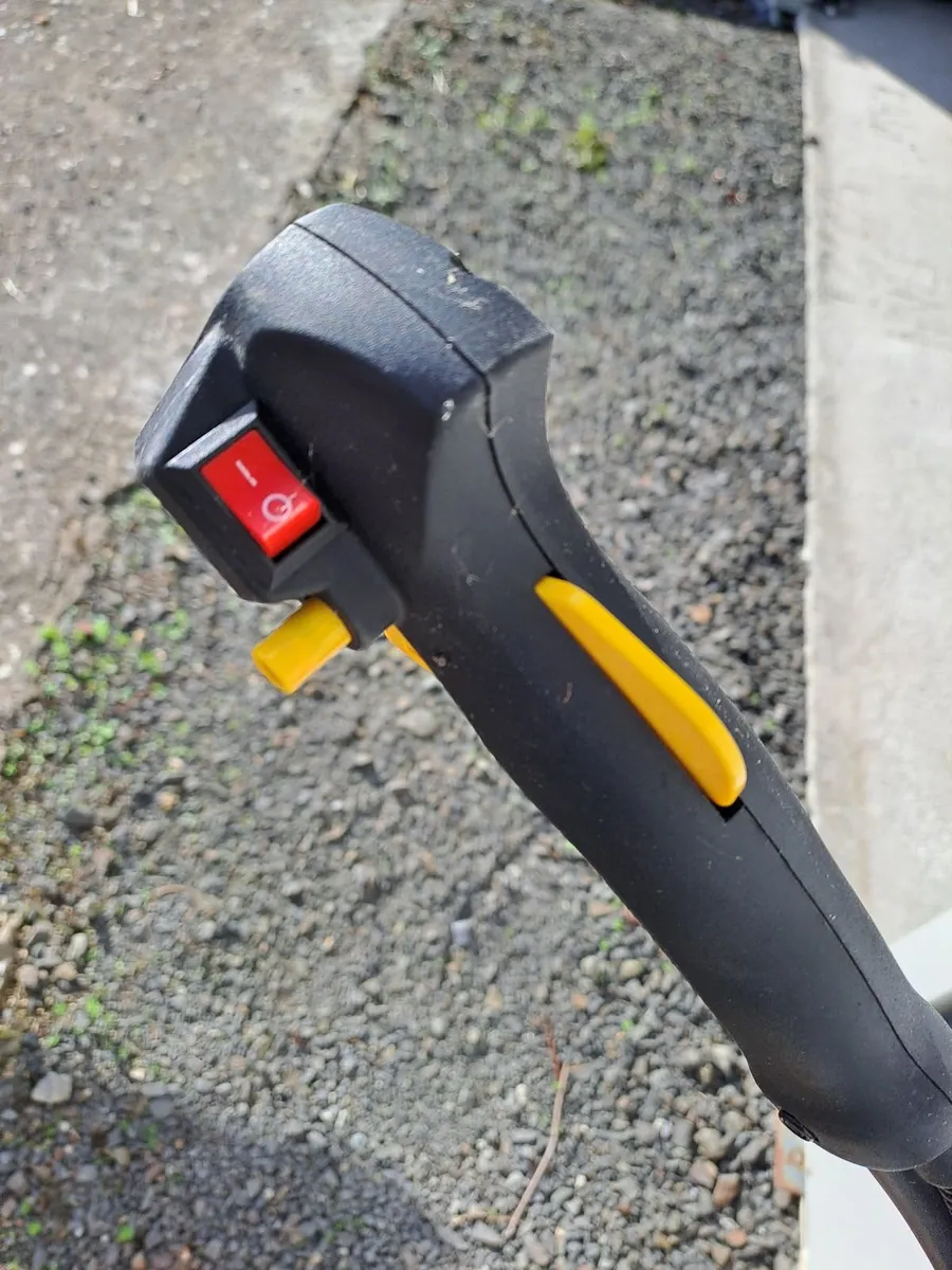 McCulloch B33 B Petrol Brush Cutter - Image 4