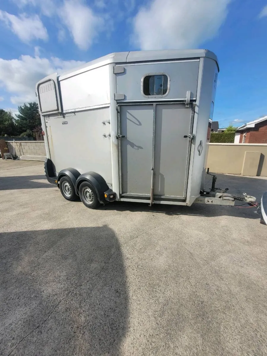 Ifor Williams 511 classic deluxe horse box - Image 1